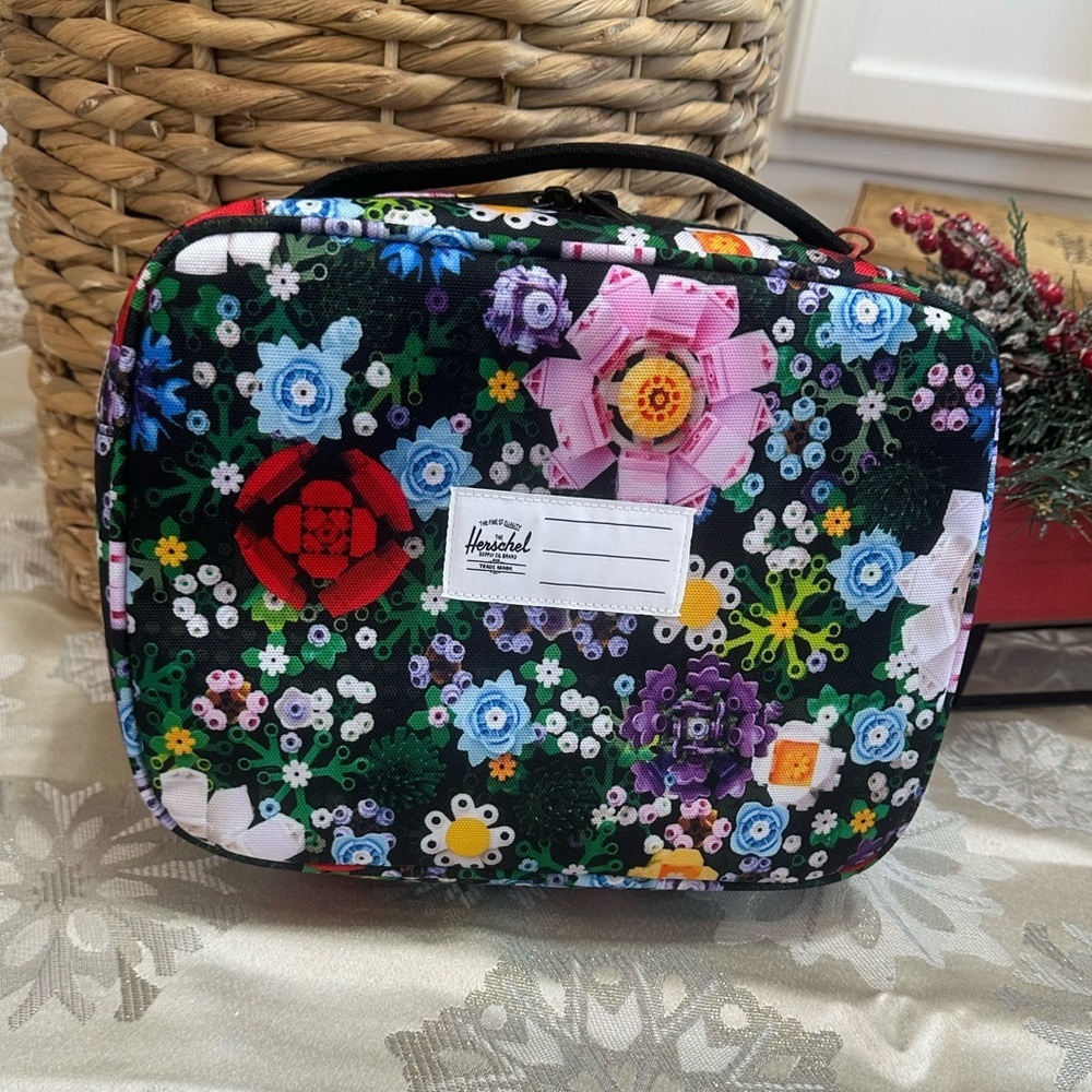 New Herschel X Lego Limited Edition Lunch Box LEGO Pop Quiz Lunch Box - Picture 8 of 16